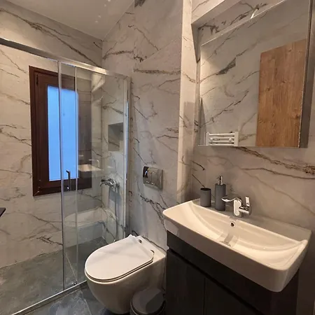 Mountain Nest B Apartament Eláti