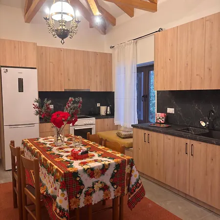 Mountain Nest B Apartament Eláti